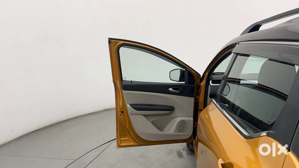Renault Triber 1.0 Rxz Dual Tone, 2022, Petrol