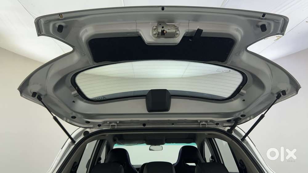 Mahindra Kuv 100 Mfalcon G80 K8 Dual Tone, 2017, Petrol