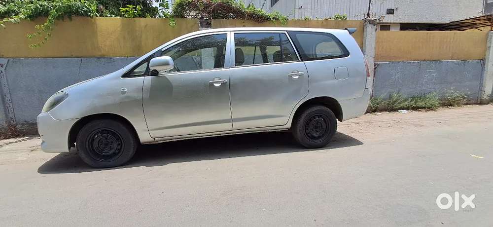 Innova Metallic Silver 7 Seater Good Condition Doctor Car