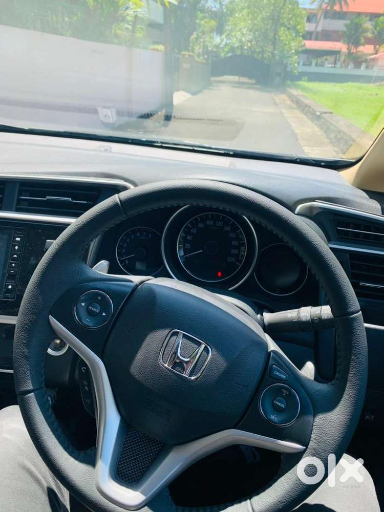 2020 Honda Jazz Zx Cvt Top Model  Sunroof  White  Well Maintained