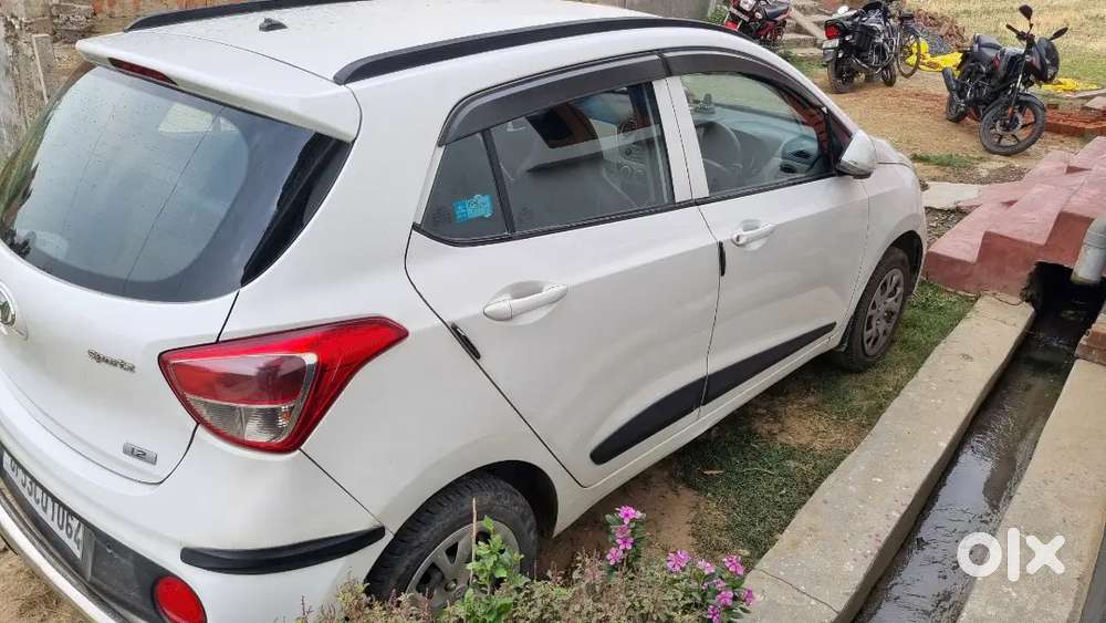 Hyundai Grand I10 2017 Petrol 65000 Km Driven