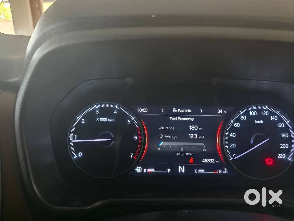 2022 Scorpio-n Z8 Petrol At  Black  Single Owner  Non-accident