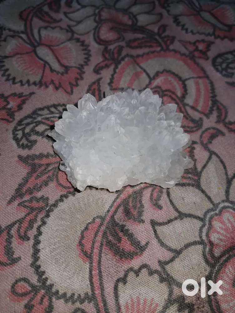 Natural White Quartz Crystal Cluster Showpiece