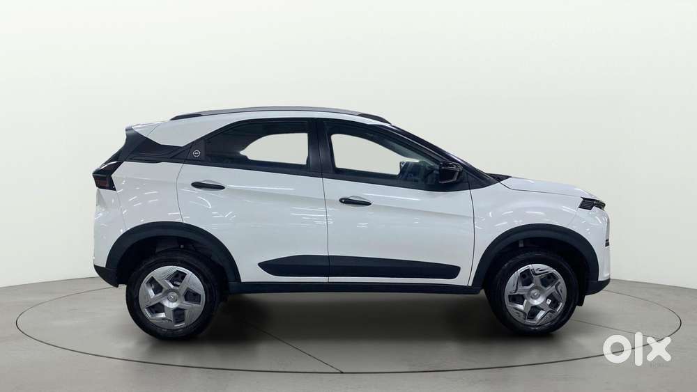 Tata Nexon Pure (s) 1.2 Petrol 6amt, 2023, Petrol