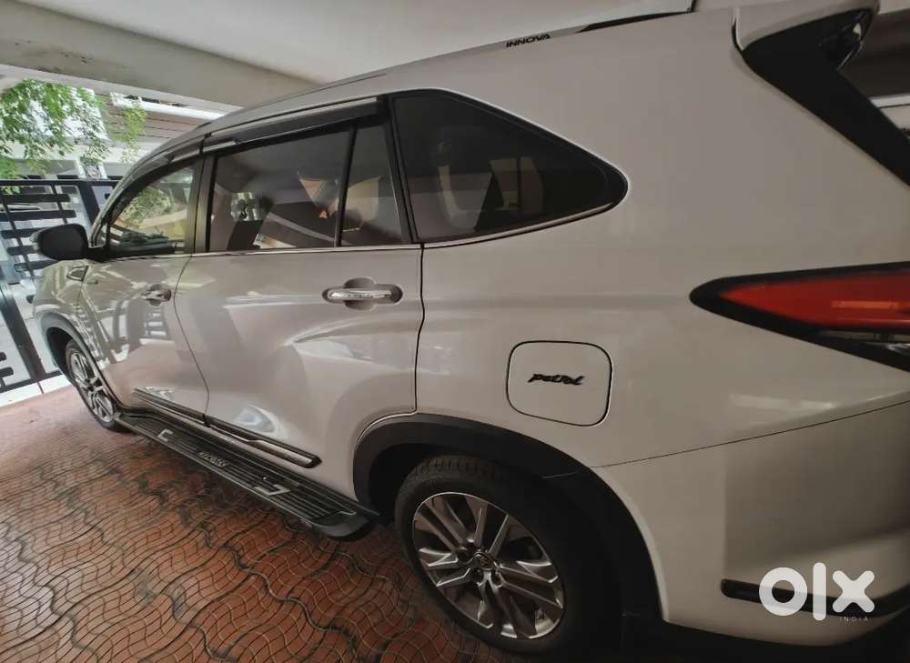 Toyota Innova Hycross 2023 Petrol 27000 Km Driven
