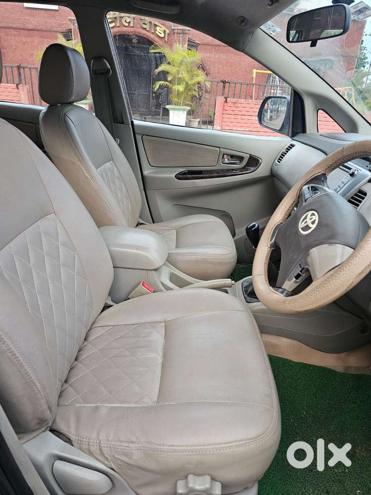 Toyota Innova 2.5 Vx 8 Str Bs-iii, 2013, Diesel