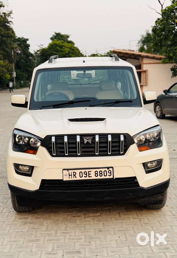 Mahindra Scorpio, 2016
