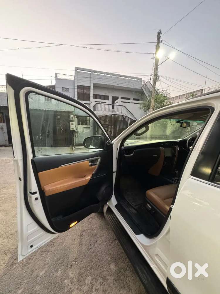 Toyota Fortuner 2023 Diesel 31800 Km Driven