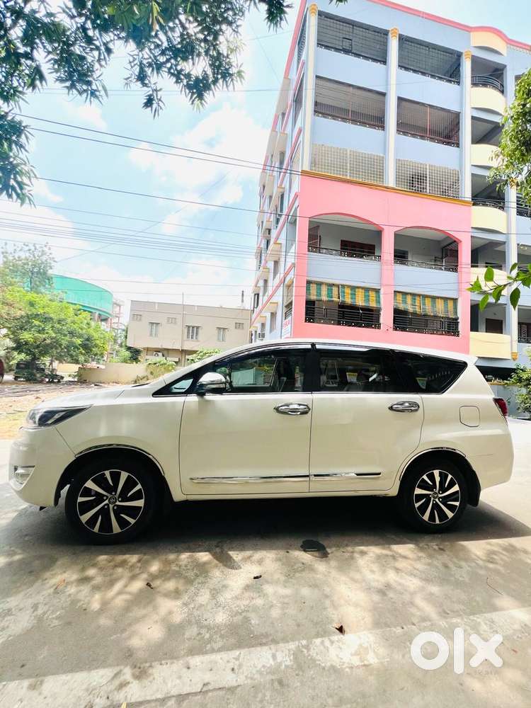 Toyota Innova Crysta 2.8z Automatic, 2016, Diesel
