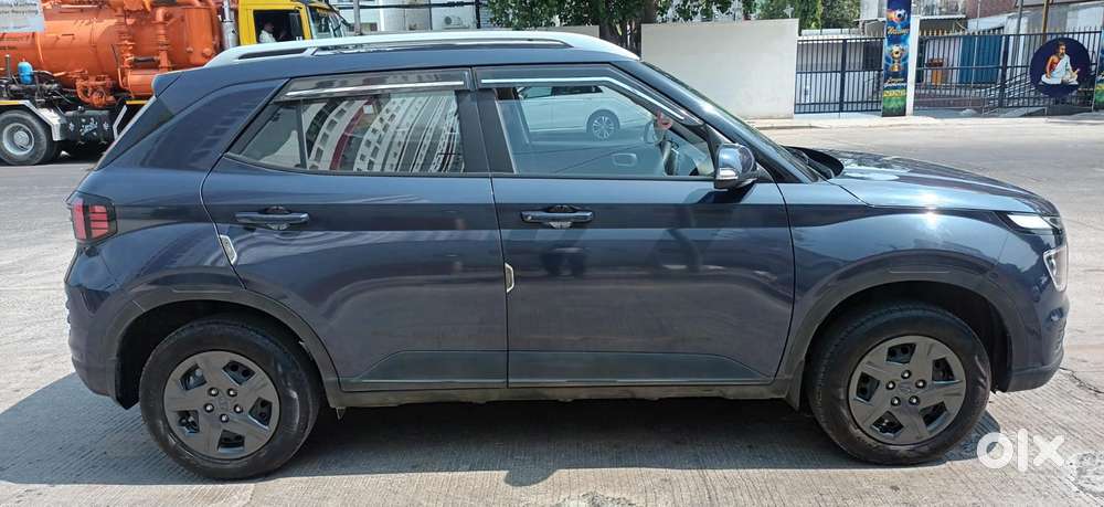 Hyundai Venue 1.2 S (o), 2024, Petrol