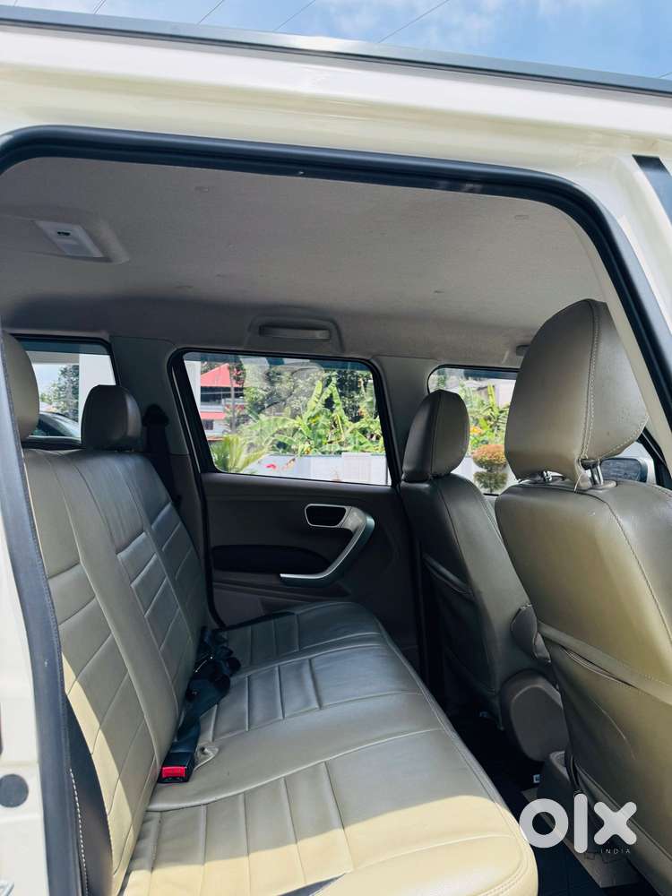 Mahindra Tuv 300 T8 Amt (automatic), 2017, Diesel