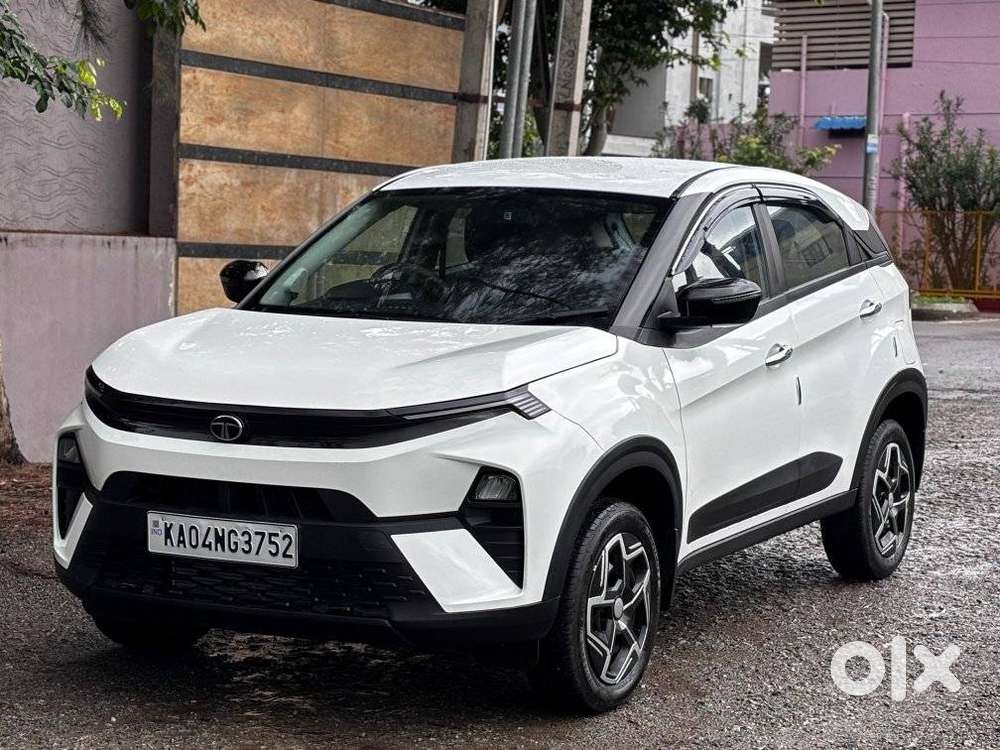 Tata Nexon Smart Plus S 1.2 Revotron Petrol 5 Mt, 2025, Petrol