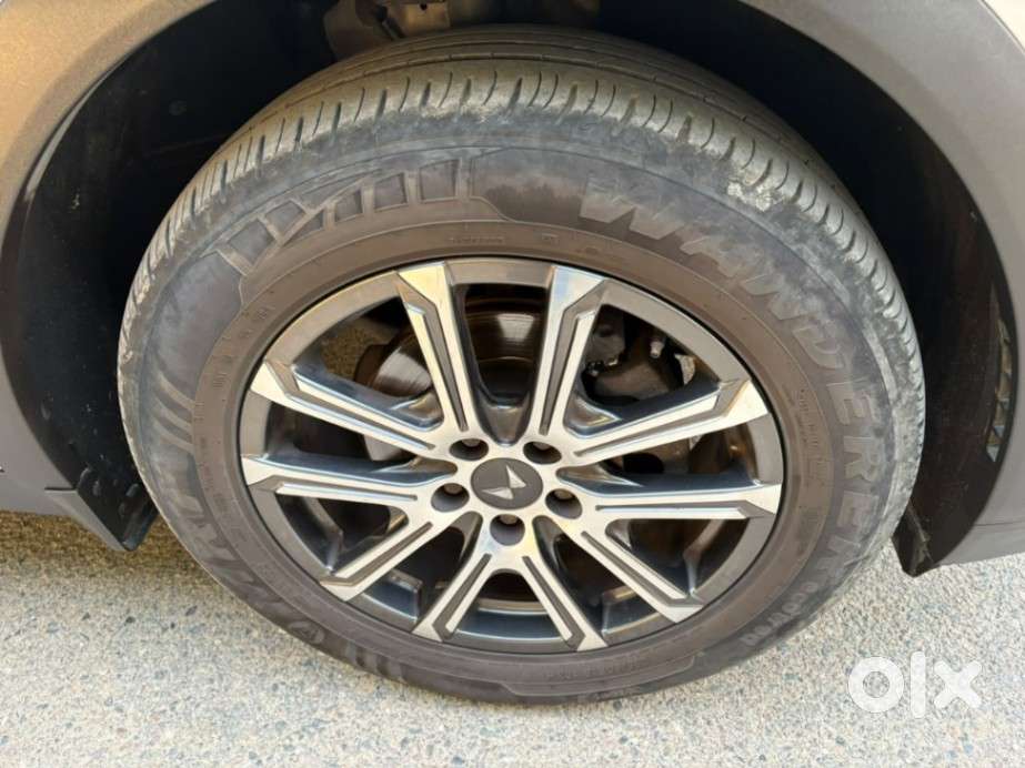 Mahindra Xuv700 2.2 Ax 7 Diesel Mt Luxury Pack Str, 2023, Diesel