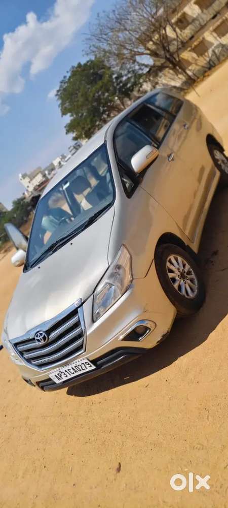 Toyota Innova 2012