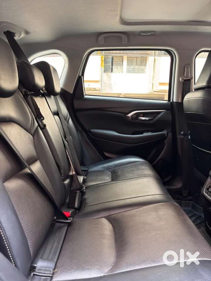 Maruti Suzuki Grand Vitara 1.5 Alpha Plus Intelligent Hybrid Ecvt, 2..