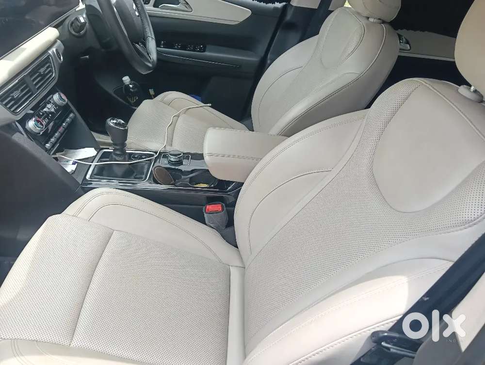 Mahindra Xuv700 Diesel Mt Luxury Pack 2024