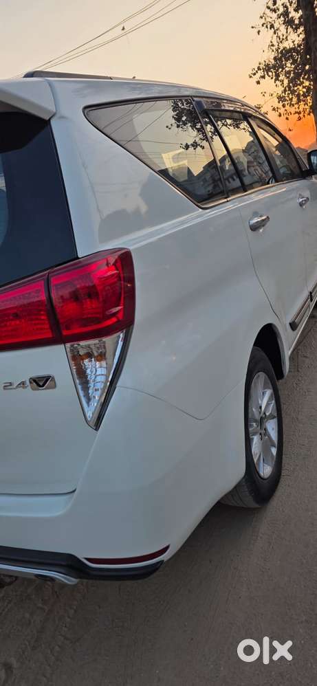 Toyota Innova Crysta 2.4 V, 2016, Diesel