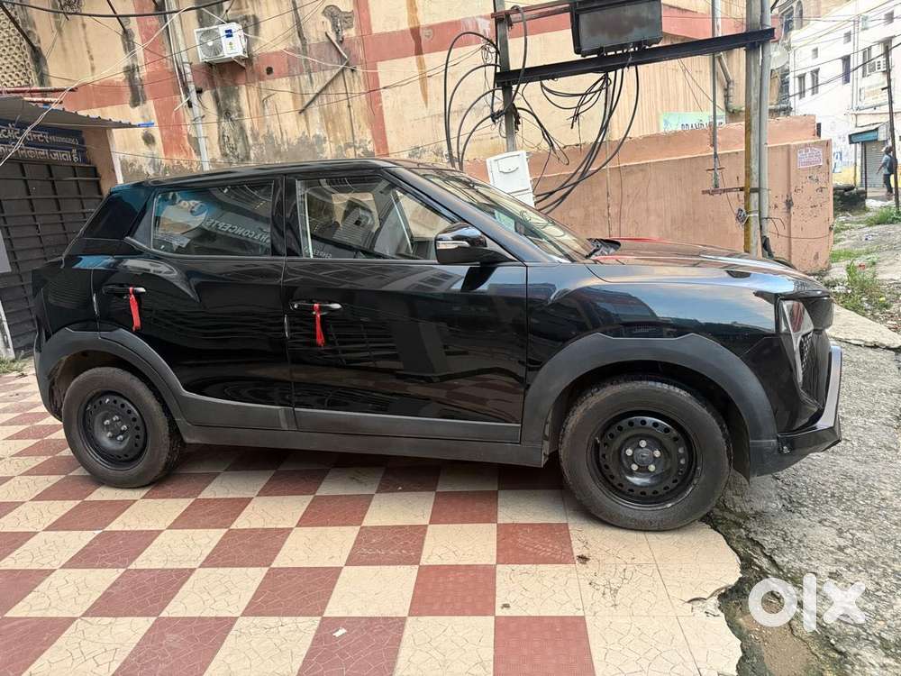 Mahindra Xuv 3xo Mx1 Pm Mt, 2025, Petrol