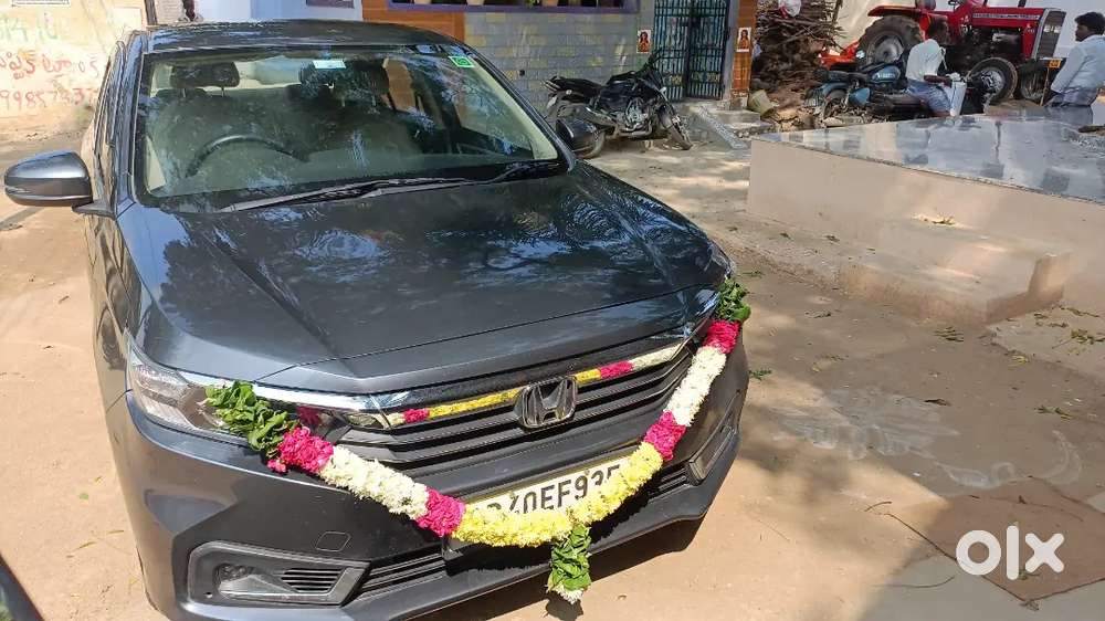 Honda Amaze 2024 Petrol Well Maintained