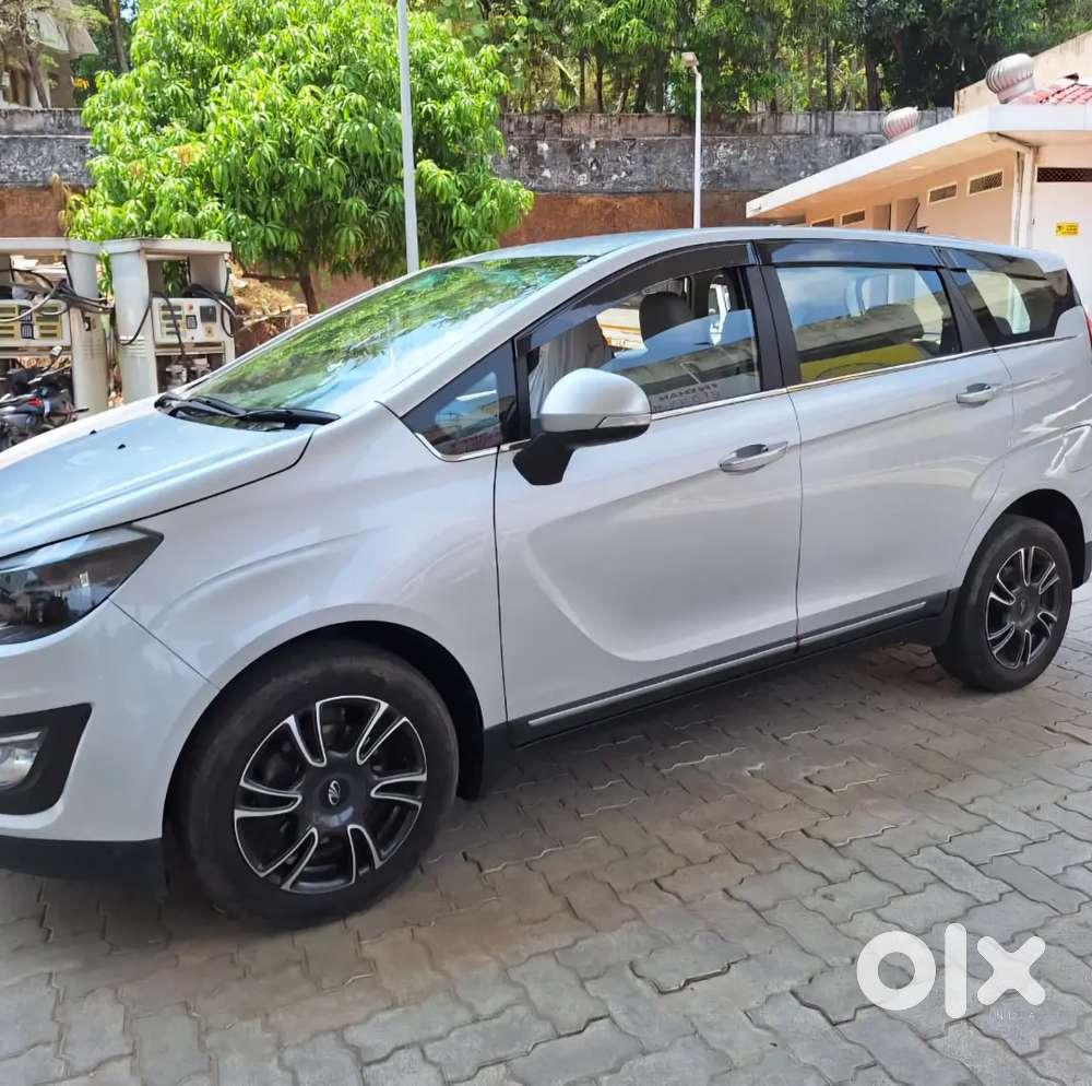 Mahindra Marazzo M6 Plus Low Kms