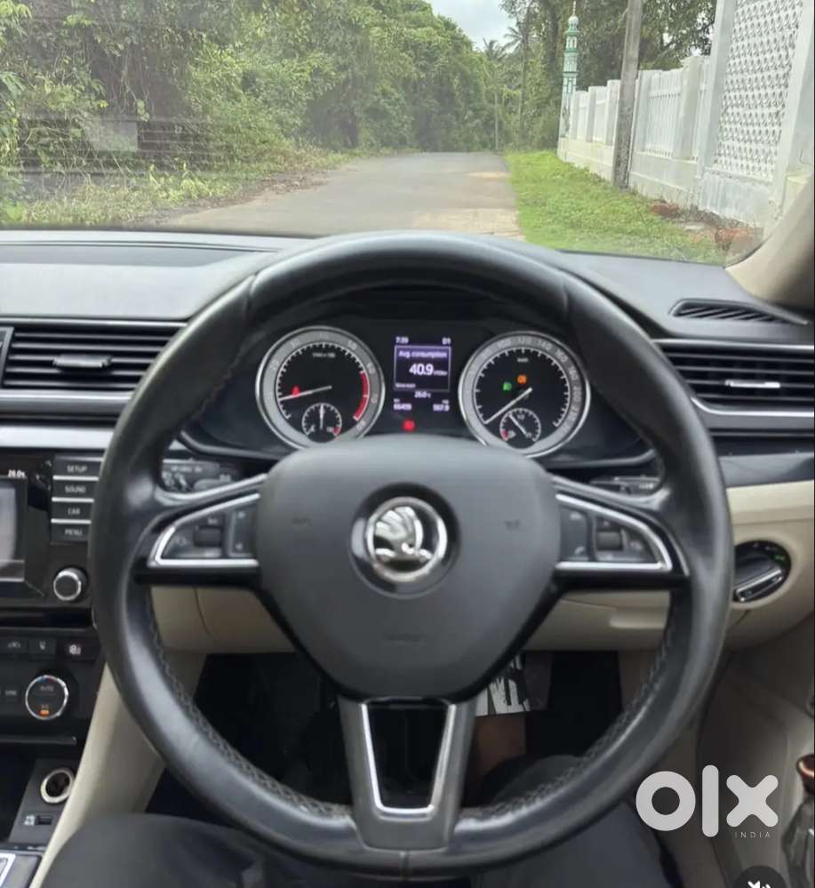Skoda Superb Petrol Automatic 2016 First-owner Car