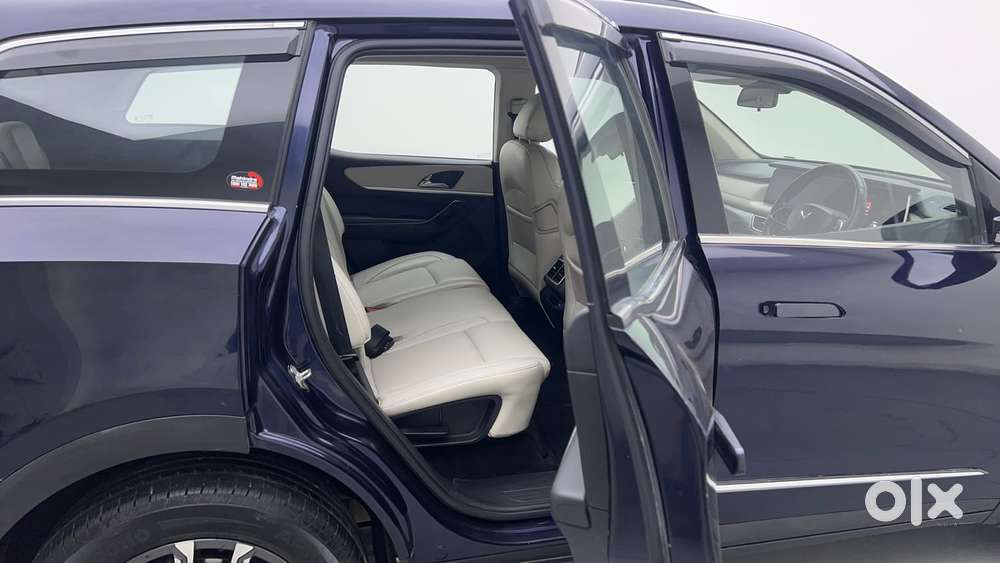Mahindra Xuv700 2.0 Ax 7 Petrol At Luxury Pack Str, 2022, Petrol