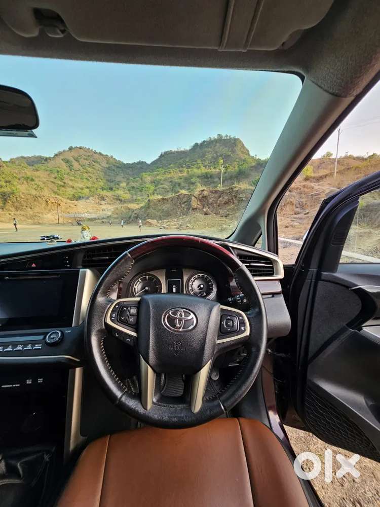 Toyota Innova Crysta 2.4 V (8 Seater) 2017 – Excellent Condition
