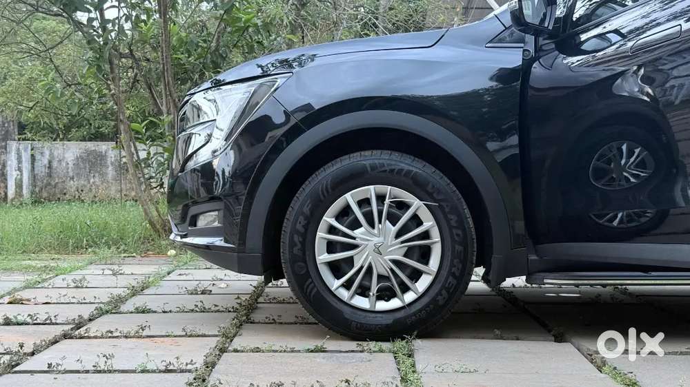 Mahindra Xuv700 2024 Petrol 15000 Km Driven 7 Seater