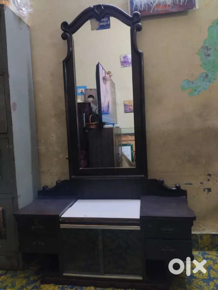 Dressing table