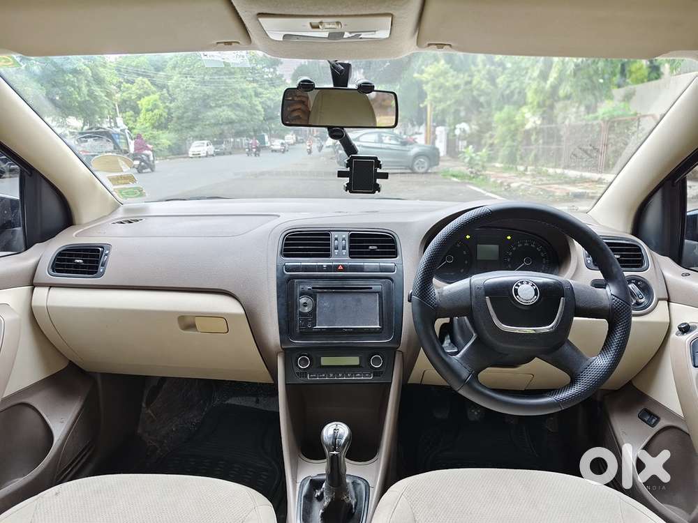 Skoda Rapid Elegance 2012
