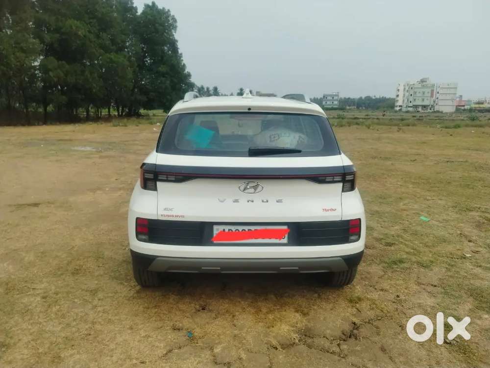 Hyundai Venue 2022 Petrol 4600 Km Driven