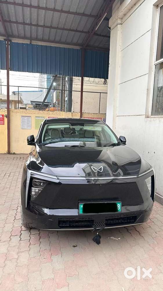 Mahindra Xev 9e 2025 Electric 4000 Km Driven