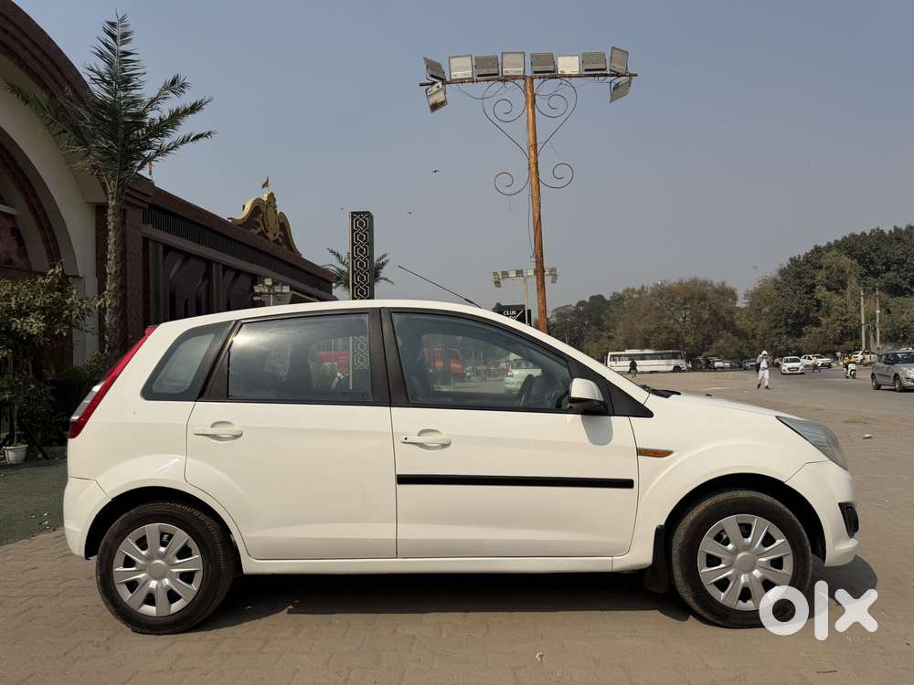 Ford Figo, 2013, Petrol