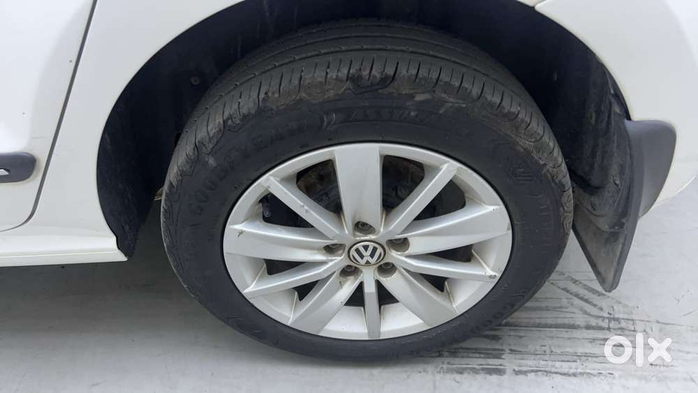Volkswagen Polo Petrol Highline 1.2l, 2015, Petrol