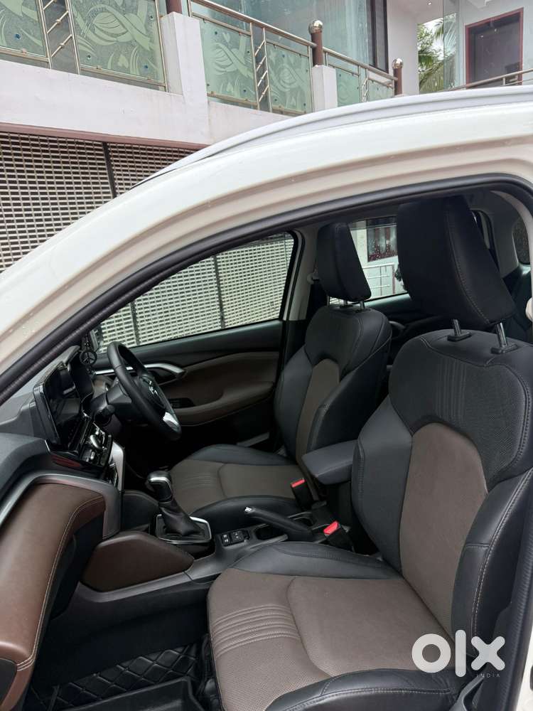 Toyota Urbancruiser Hyryder V Hybrid 2024