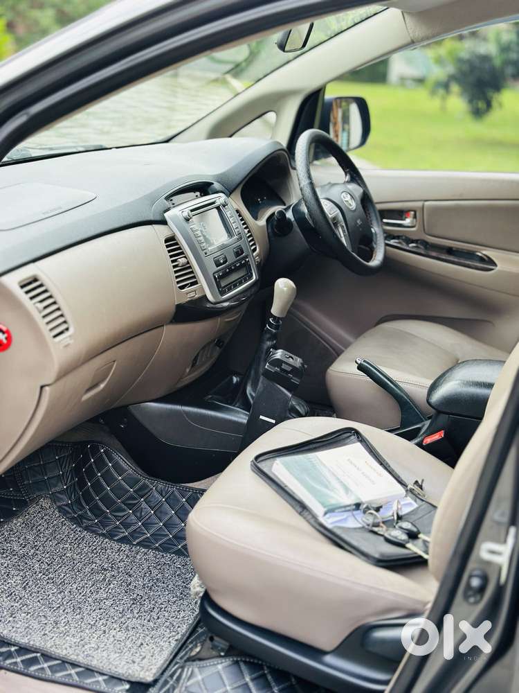Toyota Innova 2.5 Z Diesel 7 Seater Bs Iv, 2015, Diesel