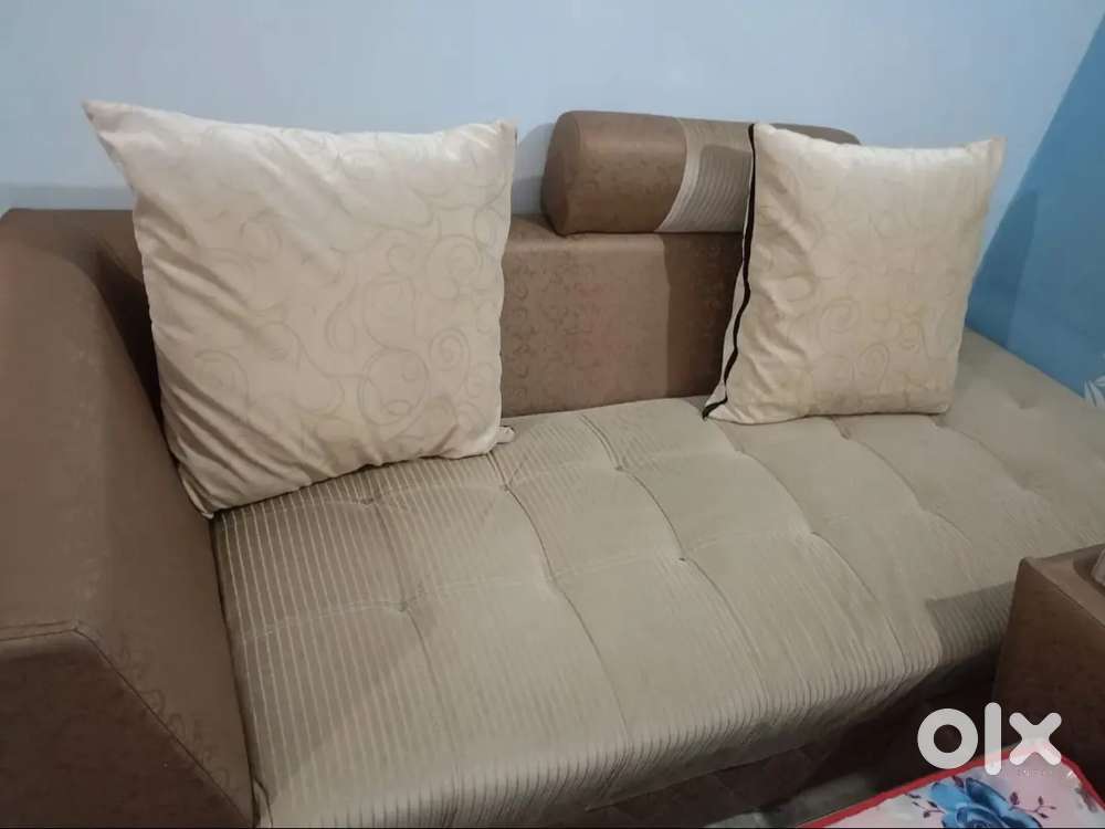 &ldquo;Premium Sofa Set &ndash; Excellent Condition | Reasonable Price&rdquo;