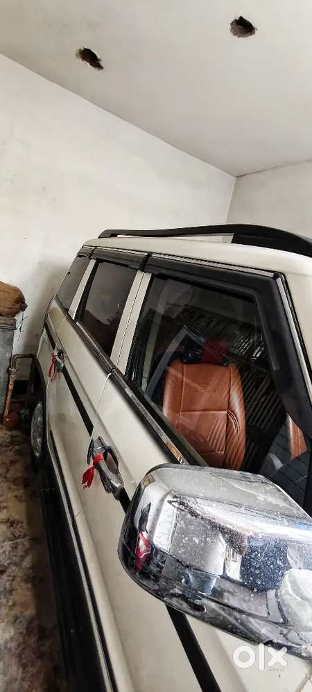 White Mahindra Bolero Neo N8 2022 For Sale