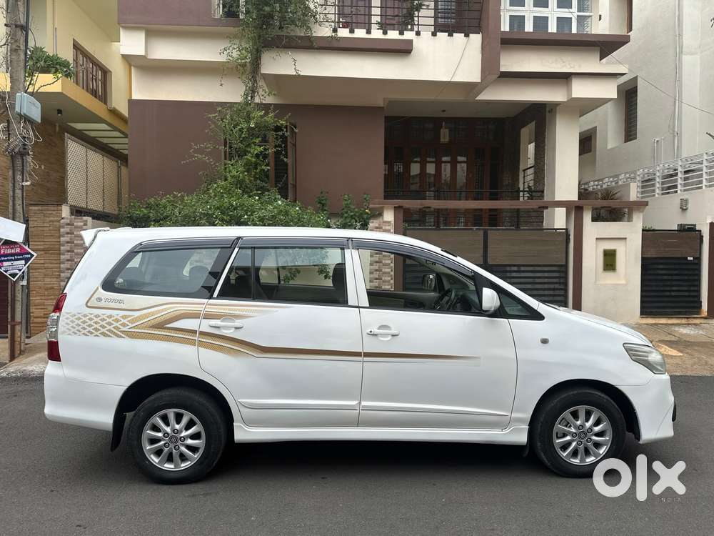 Toyota Innova 2.5 G (diesel) 8 Seater Bs Iv, 2015, Diesel