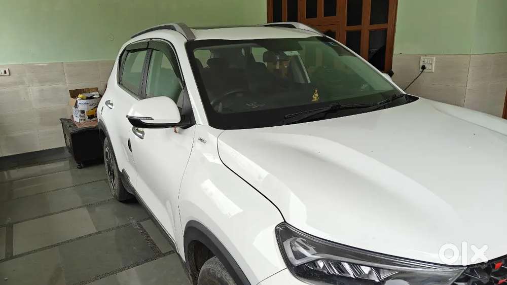 Htk + Turbo 1.0 Imt ( Sunroof )  Brand New Condition