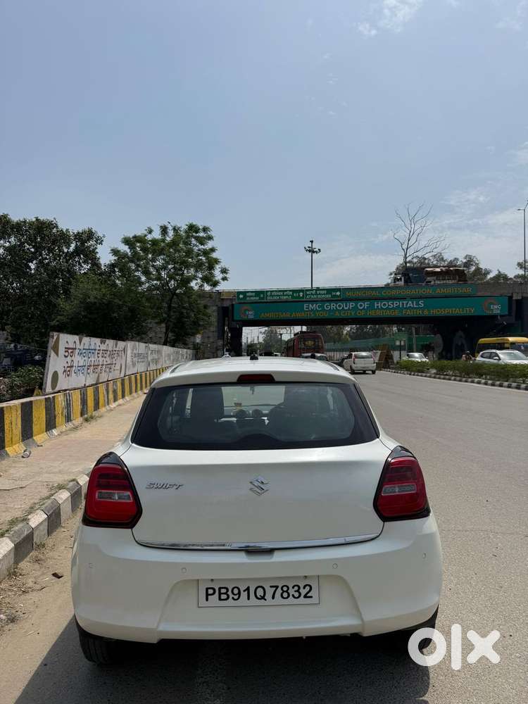 Maruti Suzuki Swift Vxi + Manual, 2022, Petrol