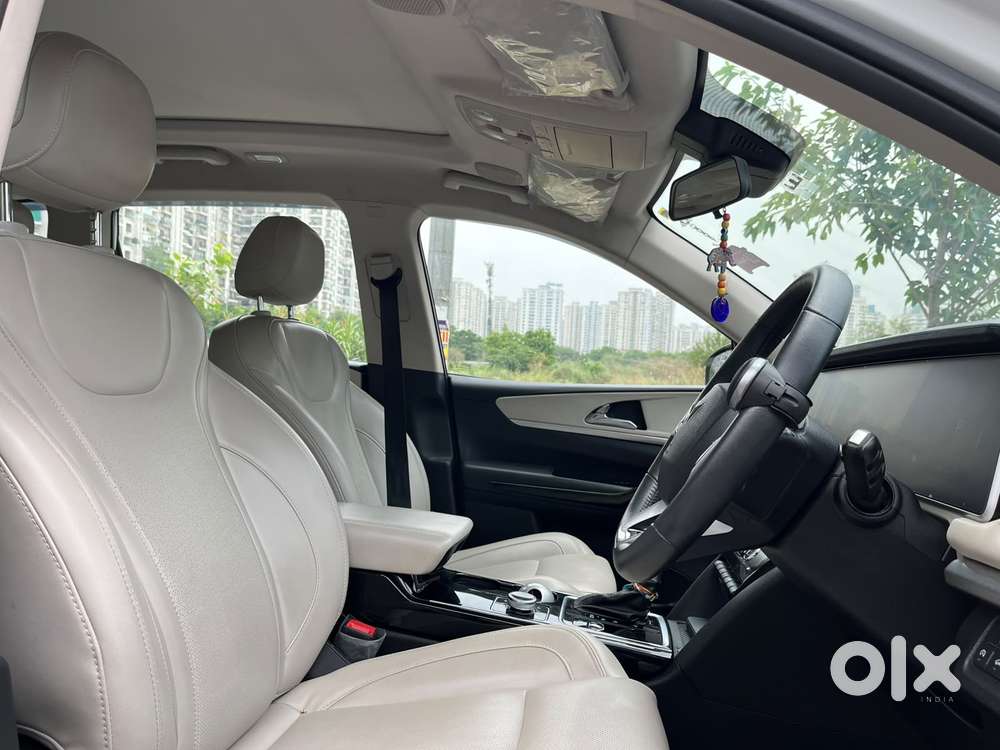 Mahindra Xuv700 2.0 Ax 7 Petrol At Luxury Pack Str, 2023, Petrol