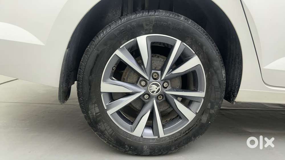 Skoda Slavia Style 1.0l Tsi At, 2022, Petrol