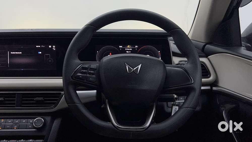 Mahindra Xuv700 2.0 Ax 5 Petrol At Str, 2022, Petrol