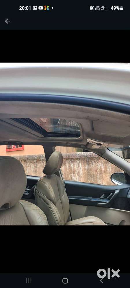 Mahindra Xuv 500 W10