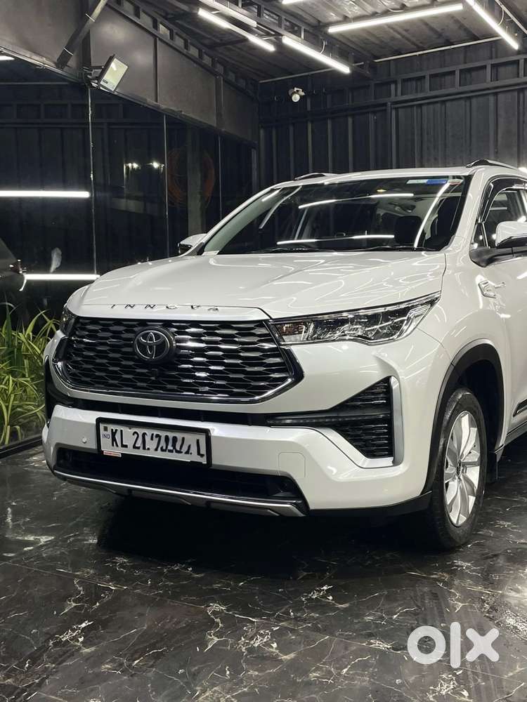 Innova Hycross