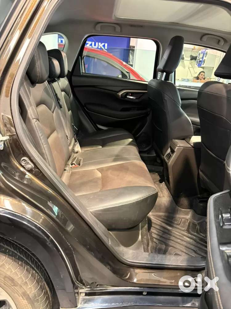 Maruti Suzuki Grand Vitara 1.5 Alpha Plus Intelligent Hybrid Ecvt, 2..
