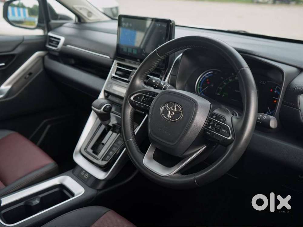 Toyota Innova Hycross 2.0 Zx (o) Hybrid 7 Str, 2025, Petrol