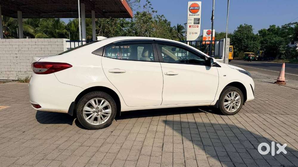 Toyota Yaris J Cvt, 2021, Petrol