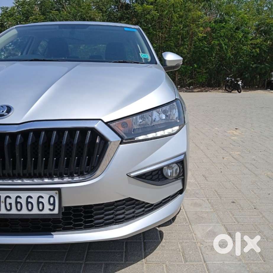 Skoda Slavia Ambition 1.0l Tsi At, 2022, Petrol